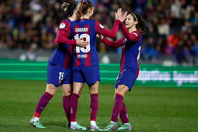 Las futbolistas del Bar�a celebran un gol en un partido de esta temporada.