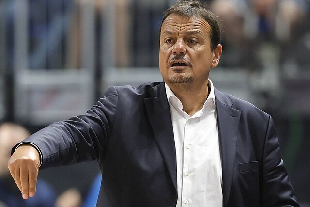 Ergin Ataman: "Giannis Antetokounmpo vino despu�s del partido y me dijo que soy el mejor entrenador del mundo"
