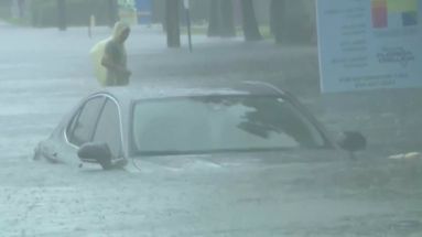 Pluies torrentielles en Floride : le cauchemar d'automobilistes pris au piège d'impressionnantes inondations