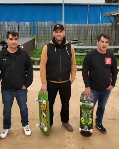 Indre-et-Loire : ces trois frères charpentiers construisent des skateparks hors du commun