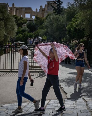 La Grèce frappée par une canicule précoce, le Parthénon partiellement fermé aux touristes