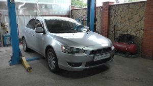 Замена передних шаровых опор на Mitsubishi Lancer X 1,5 2007 года Мицубиси Лансер