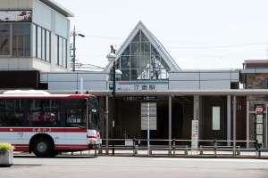 江南駅は、西口で名鉄バスが発着している