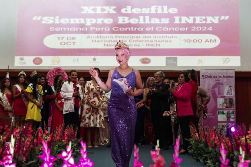 Pacientes con cáncer de mama del Instituto Nacional de Enfermedades Neoplásicas participan en el tradicional desfile de belleza “Siempre Bellas"