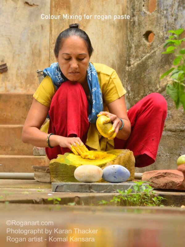 Colour mixing for rogan paste By Komal Kansara from Madhapar