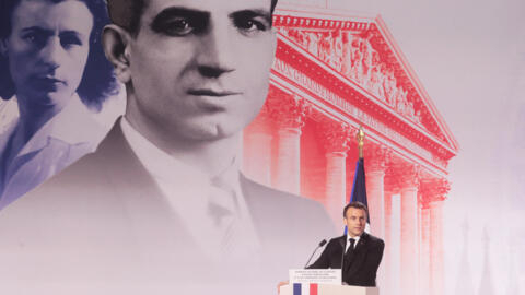 Le président français Emmanuel Macron prononce un discours lors de la cérémonie d'État d'intronisation de Missak et Mélinee Manouchian au Panthéon à Paris le 21 février 2024.