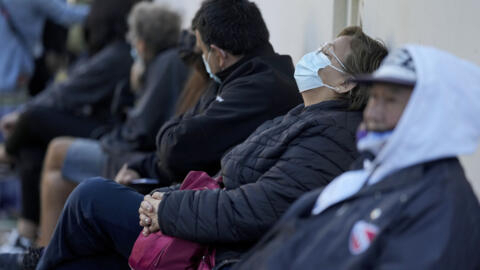 Pacientes con síntomas de dengue esperan a ser atendidos en un hospital de Buenos Aires, Argentina, el viernes 5 de abril de 2024.
