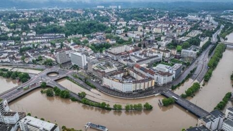 Sarrebruck, dans l'ouest de l'Allemagne, où l'autoroute A620 a été partiellement inondée à la suite de fortes pluies, le 18 mai 2024.