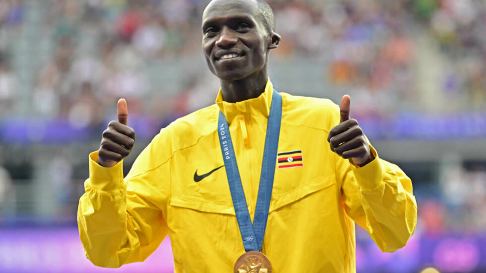 Uganda's Joshua Cheptegei poses after winning 10,000m gold in Paris