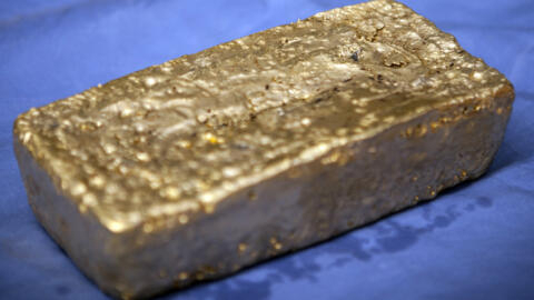 Un lingot d'or produit par la société minière Endeavour Mining sur son site d'Agbaou, en Côte d'Ivoire. Image d'archive de 2014.