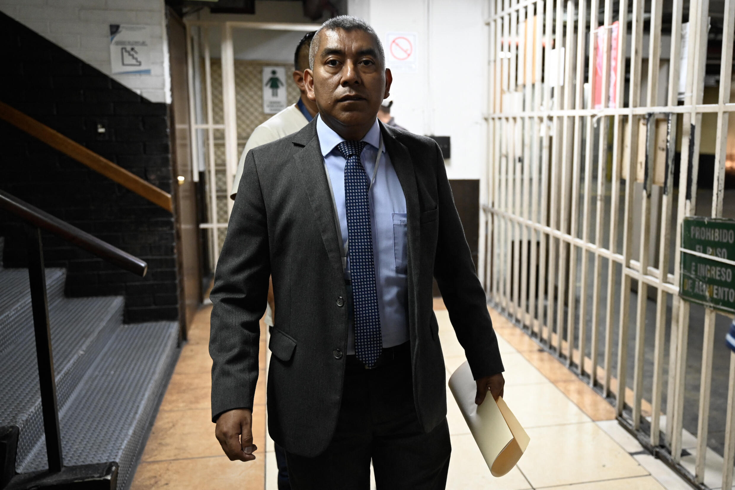 El jefe de la Fiscalía Especial Contra la Impunidad (FECI) de Guatemala, Rafael Curruchiche, es visto en el Palacio de Justicia de la Ciudad de Guatemala el 17 de agosto de 2023.