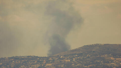 Cette photo prise dans le nord d'Israël montre des volutes de fumée lors d'un bombardement israélien dans le sud du Liban, le 4 août 2024.