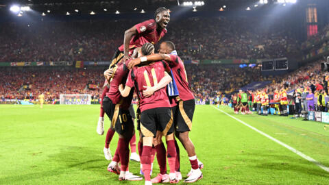 Les Diables rouges belges célèbrent leur deuxième but lors du match de football de l'Euro 2024 face à la Roumanie au stade de Cologne, en Allemagne, le 22 juin 2024.