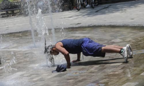 Schimbările climatice au cauzat, în medie, 26 de zile suplimentare de căldură extremă, în ultimul an. Cele mai afectate 5 țări