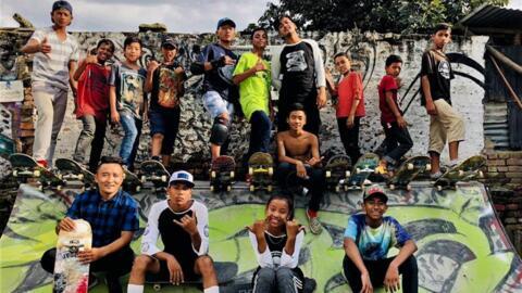 Ujwol Dangol (top row, fourth from the right) poses with young skaters in Kathmandu’s skatepark. (Photo by Tamang Bijay, posted on Facebook on September 19, 2018.)