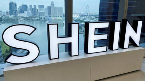 Um logotipo da Shein o no escritório da empresa no distrito comercial central de Cingapura, em 18 de outubro de 2022.