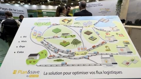 Mô hình bản đồ của Agrisight, sử dụng AI nhằm dự đoán và tối ưu hóa việc thu hoạch và phân phối nông sản, được trưng bày tại Hội chợ quốc tế Nông nghiệp Pháp, ngày 27/02/2024, Paris, Pháp