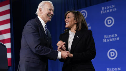 El presidente Joe Biden y la vicepresidenta Kamala Harris en una reunión del Comité Nacional Demócrata en Filadelfia, el 3 de febrero de 2023.