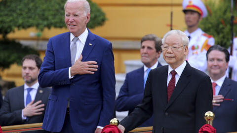 Ảnh tư liệu : Tổng bí thư Việt Nam Nguyễn Phú Trọng và tổng thống Mỹ Joe Biden trong lễ đón tiếp ở Phủ Chủ tịch tại Hà Nội, ngày 10/09/2023. Nhân dịp này hai nước đã nâng cấp quan hệ lên mức đối tác chiến lược toàn diện.