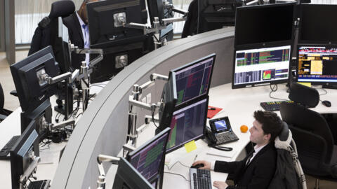 El analista Carlos Kenan indica que los temores económicos son normales ante el panorama actual de Francia, pero que a ello se suma la posibilidad de una mayor representación de la extrema derecha tras las elecciones. Foto: sede de Euronext en la periferia parisina.