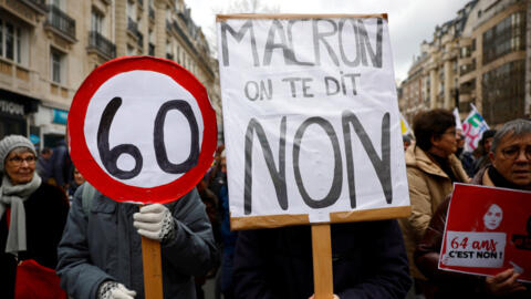 Des manifestants participent à une manifestation contre le plan de réforme des retraites du gouvernement français à Paris, dans le cadre de la sixième journée de grève nationale et de manifestations, en France, le 7 mars 2023.