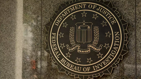 Logo-ul FBI pe edificiul J. Edgar Hoover din Washington (Ilustrație)