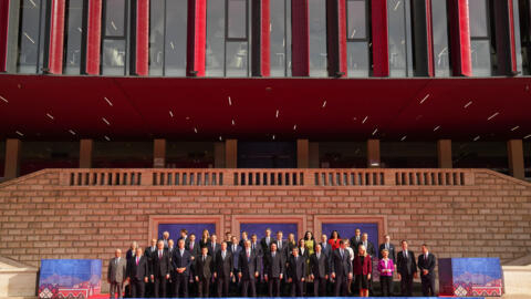 Os líderes da União Européia e dos Balcãs Ocidentais posam durante uma foto de grupo em uma cúpula UE-Balcãs Ocidentais, em Tirana, Albânia, terça-feira, 6 de dezembro de 2022.