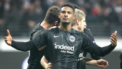 L'attaquant ivoirien Sébastien Haller après un but en Ligue Europa face au Shakhtar Donetsk, avec le maillot de l'Eintracht Francfort. Le 21 février 2019.