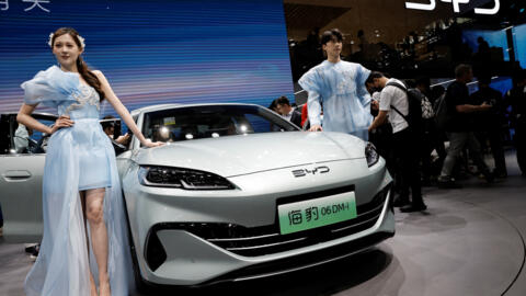 2024 年 4 月 25 日，北京国际车展上展出的比亚迪 Seal 06 DM-i 汽车。