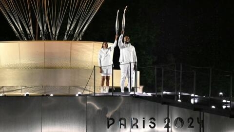 Os tricampeões olímpicos Teddy Rinner e Marie-José Perec foram os últimos portadores da tocha.