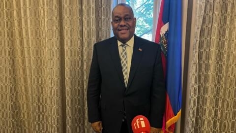 Primeiro-ministro haitiano Garry Conille durante entrevista exclusiva à RFI, nesta terça-feira, 2 de julho, em Washington, Estados Unidos.