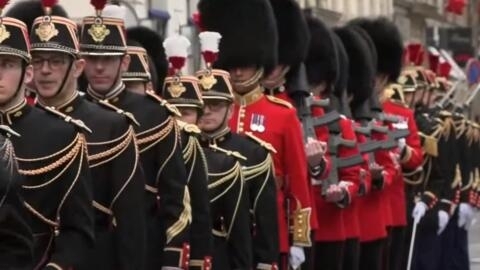 French and British soldiers march together in Paris at the 120th anniversary of the Entente Cordiale.