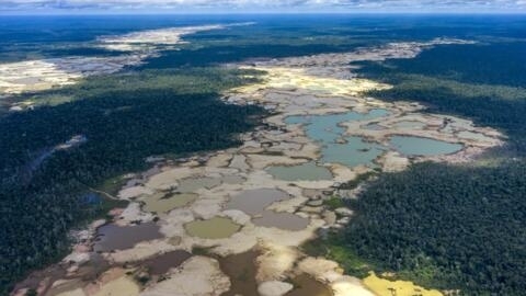 Foto aérea del desastre ambiental que ha dejado la minería aurífera en la región de Madre de Dios, sur de Perú, en la zona de La Pampa. 2022.