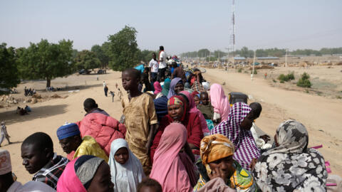 Wasu 'yan gudun hijira da aka dauko daga Muna da ke birnin Maidugurin jihar Borono a arewa maso gabashin Najeriya