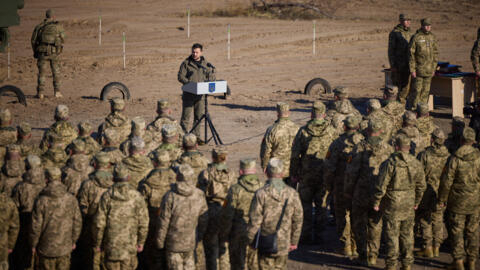 Ukraine's President Volodymyr Zelenskiy addresses service members as he visits an artillery training centre, amid Russia's attack on Ukraine, at an undisclosed location in Ukraine November 3, 2023.