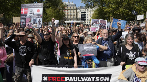 People gathered in Paris on 4 September to demand the release of activist Paul Watson from prison in Greenland.