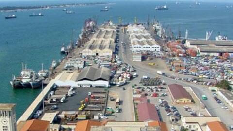 Porto de Luanda, onde decorreu a tentativa de furto de um navio petroleiro, em Julho de 2024.