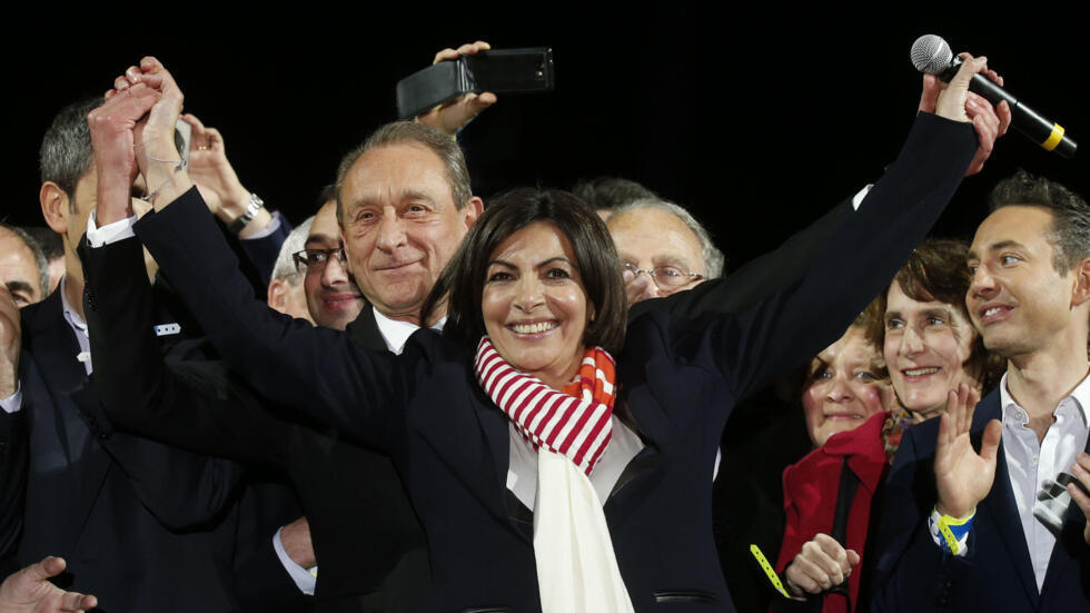 Anne Hidalgo with her predecessor, Bertrand Delanoë