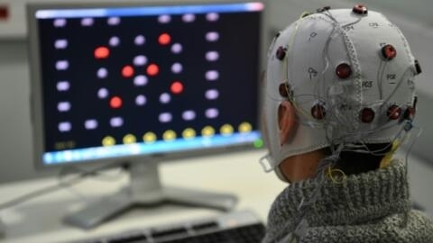 La Neurotecnología es toda la información tecnológica y biotecnológica que puede tener un impacto en el cerebro e incluso manipularlo.