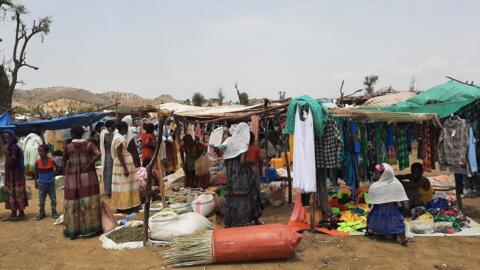 Em Adiaser, no Tigray, as mercadorias nas bancas do mercado mudaram. Já não provêm do Oeste da região, senão do Leste, porque com a zona ocidental as trocas são impossíveis.