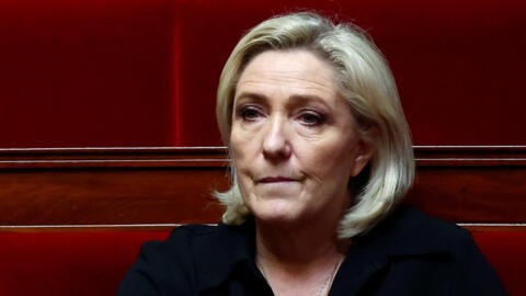 A campanha presidencial de 2022 de Marine le Pen, na altura líder do partido de extrema direita União Nacional, está a ser investigada por suspeitas de financiamento ilegal.