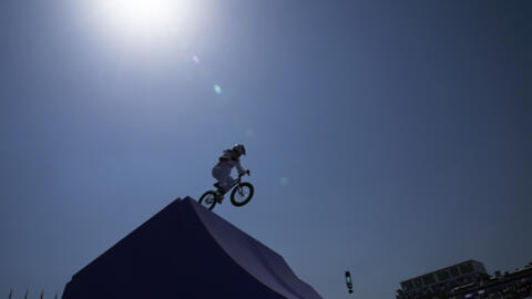 Na praça da Concórdia, que acolhe as provas de ciclismo BMX Freestyle, o calor era quase insuportável.