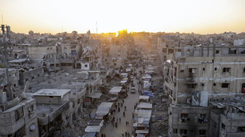 2024 年 6 月 29 日星期六，加沙地带南部汗尤尼斯街头市场。(美联社照片/Jehad Alshrafi）
