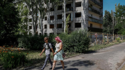 图为乌克兰克拉马托尔斯克一栋居民楼遭俄罗斯导弹袭击受损。
2024年6月13日 照片