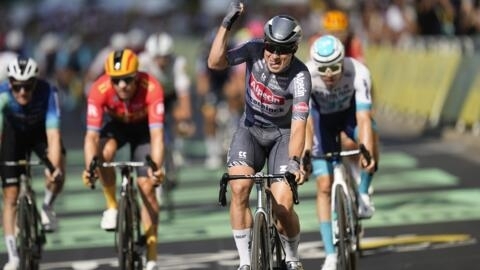 Le Belge Jasper Philipsen a remporté au sprint la 16e étape du Tour de France, le 16 juillet 2024 à Nîmes.