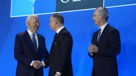 Le président Joe Biden et le secrétaire général de l'Otan, Jens Stoltenberg, à droite, accueillent le président polonais Andrzej Duda au sommet de l'OTAN, le mercredi 10 juillet 2024. Washington, États-Unis.