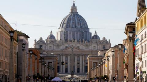 La basilique de Saint-Pierre de Rome au Vatican. Le 18 décembre 2023, le Dicastère pour la Doctrine de la foi a publié une déclaration autorisant la bénédiction des couples homosexuels et divorcés-rem