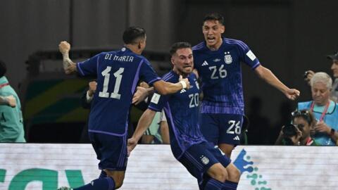 El argentino Alexis Mac Allister festeja su gol ante Polonia.