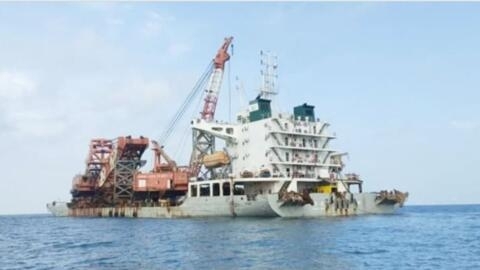 马来西亚当局宣布扣押一艘涉嫌参与非法打捞英国二战沉船的中国船2023年5月29日