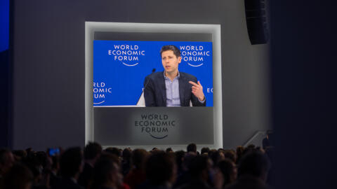 Sur écran, lors du Forum économique mondial de Davos, Sam Altman, directeur général, et cofondateur avec Elon Musk, d'Open IA, le 18 janvier 2024.